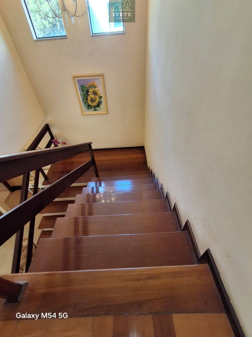 CASA MARAVILHOSA EM CONDOMINIO - Ivete San Imóveis