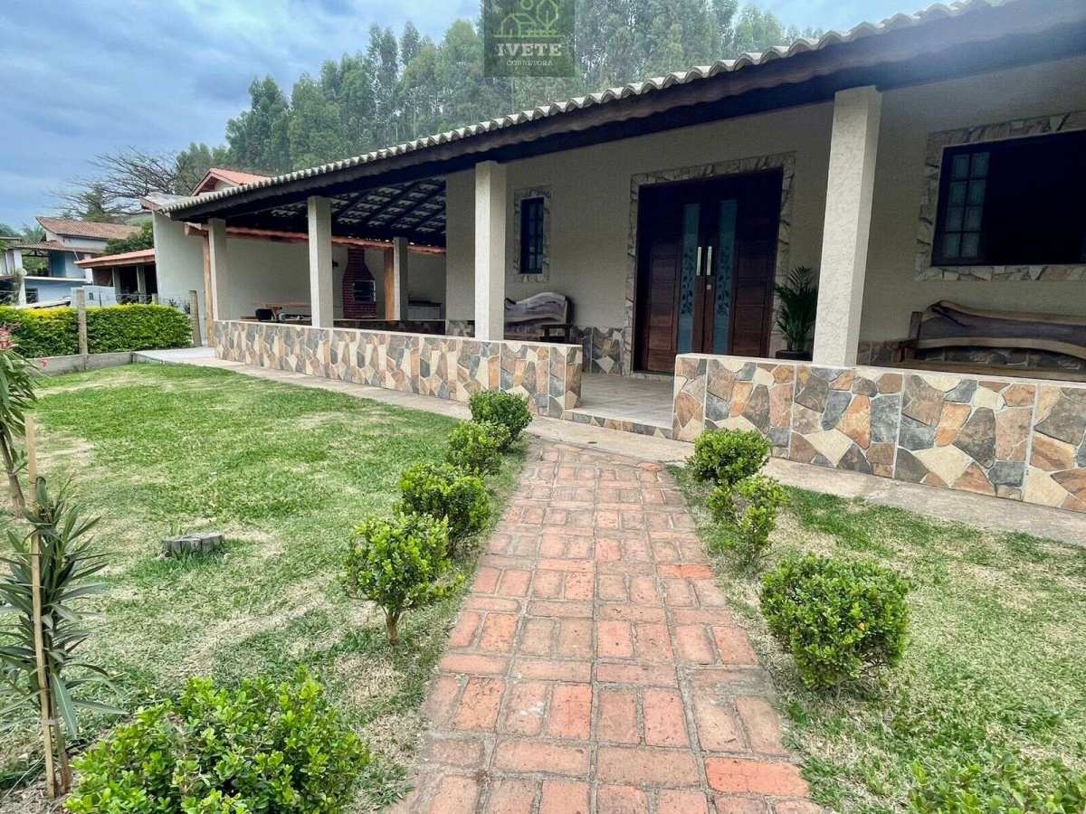 Linda Chácara à Venda em Pedra Bela/SP – Bairro Córrego Raso - Ivete San Imóveis