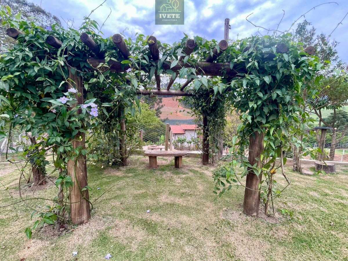 Linda Chácara à Venda em Pedra Bela/SP – Bairro Córrego Raso - Ivete San Imóveis