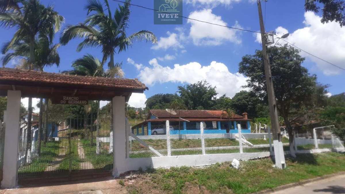 Linda chacara com campo de futebol - Ivete San Imóveis