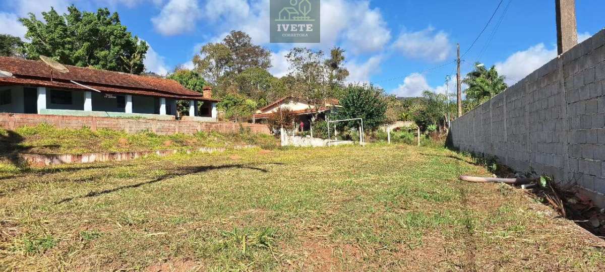 Linda chacara com campo de futebol - Ivete San Imóveis