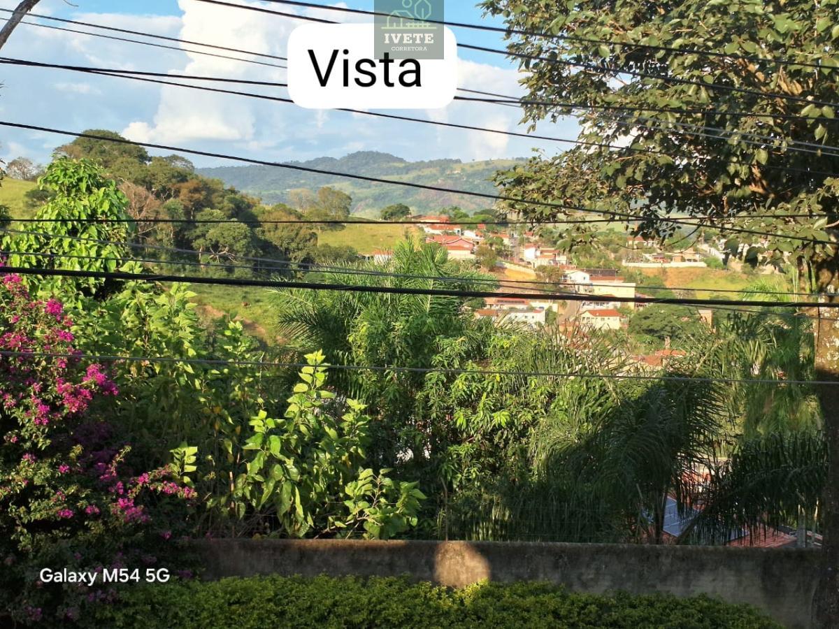 Oportunidade Única: Casa Espaçosa na Cidade de Socorro, SP - Ivete San Imóveis