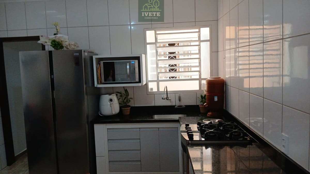 SOCORROSP   CASA A VENDA  NO JARDIM CARVALHO, PRÓXIMO AO CENTRO - Ivete San Imóveis