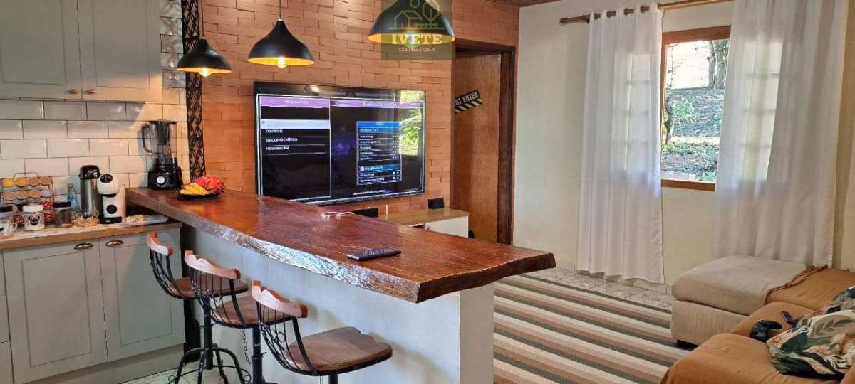 SOCORROSP LINDA CASA A VENDA LOCALIZADA NO BAIRRO DOS RUBINS - Ivete San Imóveis